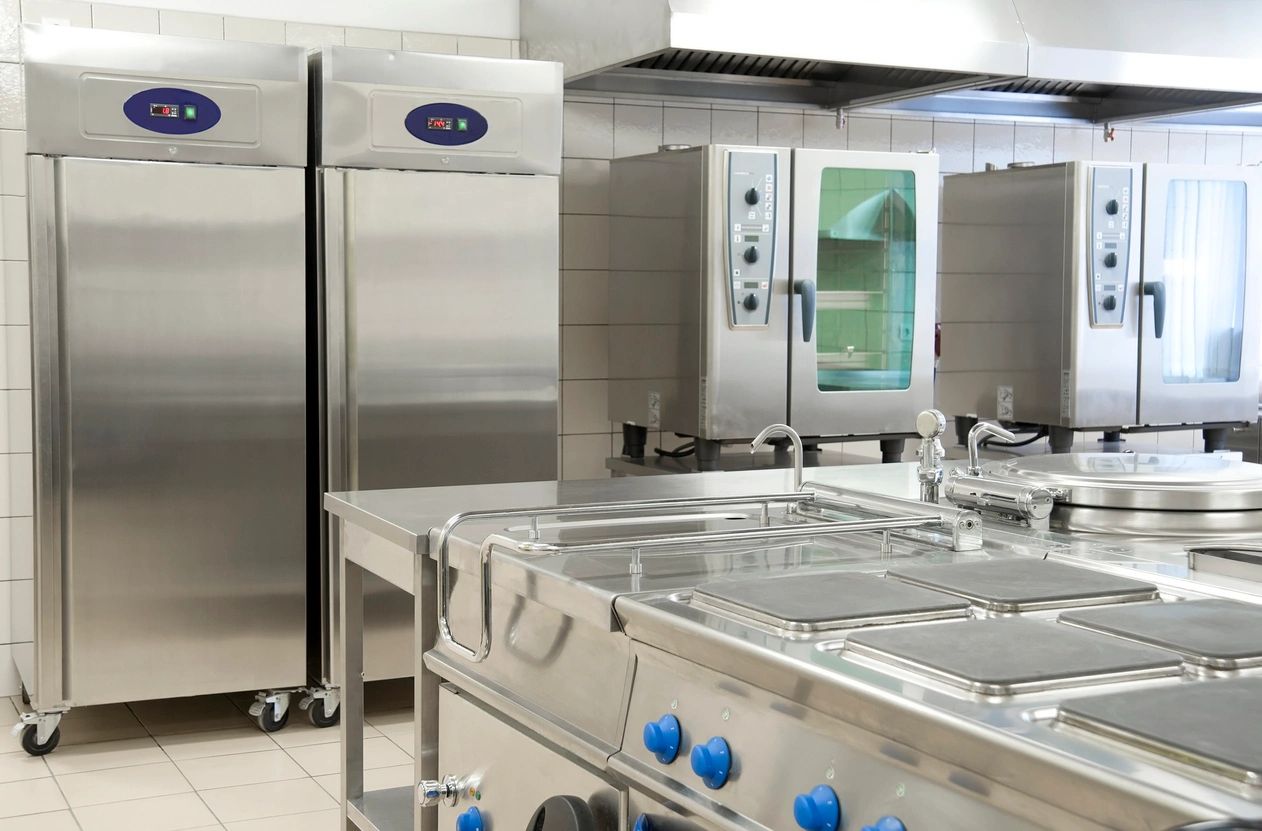 A kitchen with stainless steel appliances and blue knobs.